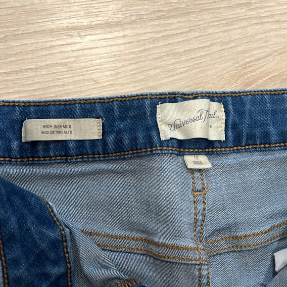 Denim Distressed Women's Shorts - Picture 3 of 3